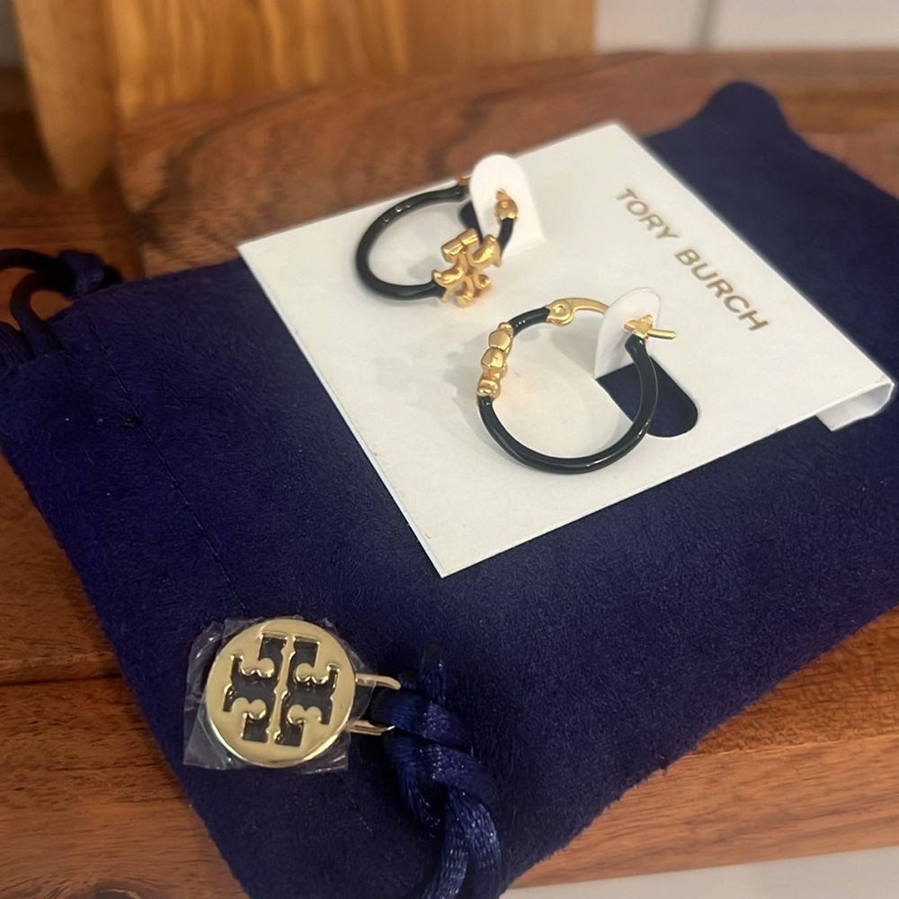 Tory Burch Small Hoop. - Picture 12 of 16